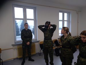 Zajęcia z edukacji wojskowej uczniow II LO